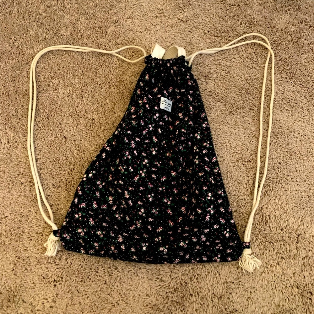 Drawstring tote bag